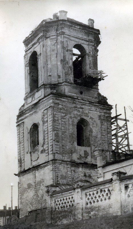 Колокольня Никольского храма (фото 1948 года)