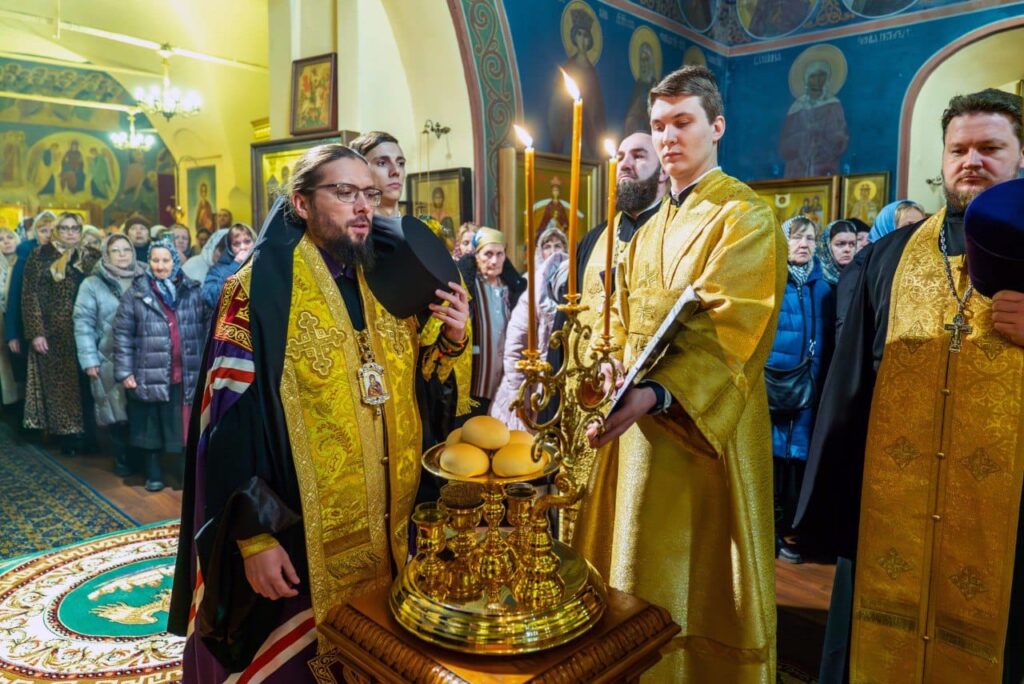 Архиерейское богослужение в Никольском храме г. Воронежа накануне престольного праздника