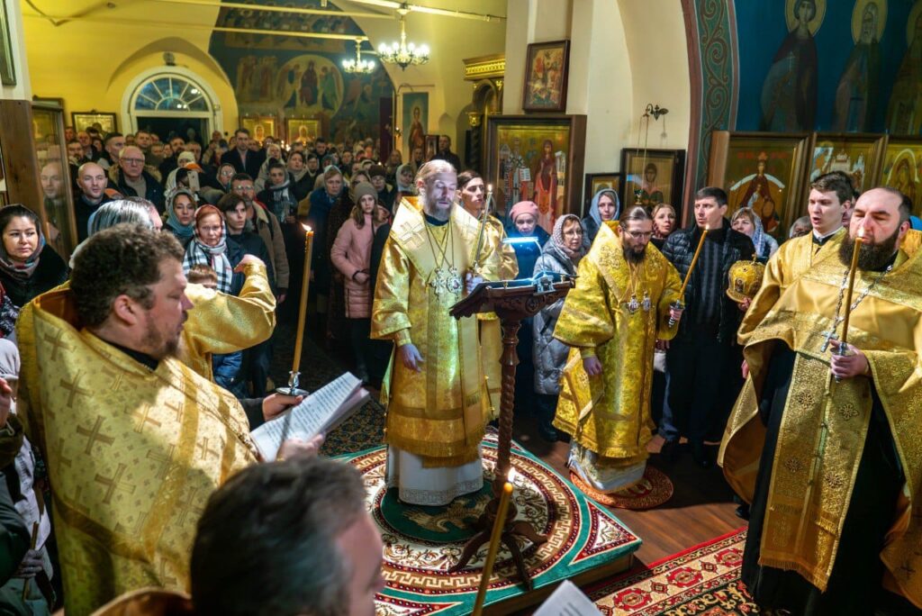 Архиерейское богослужение в Никольском храме г. Воронежа накануне престольного праздника