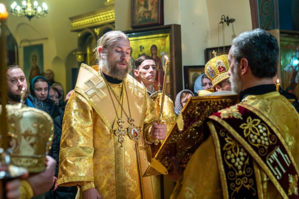 Архиерейское богослужение в Никольском храме г. Воронежа накануне престольного праздника