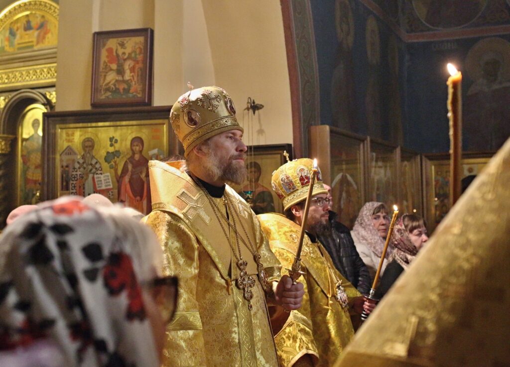 Архиерейское богослужение в Никольском храме г. Воронежа накануне престольного праздника